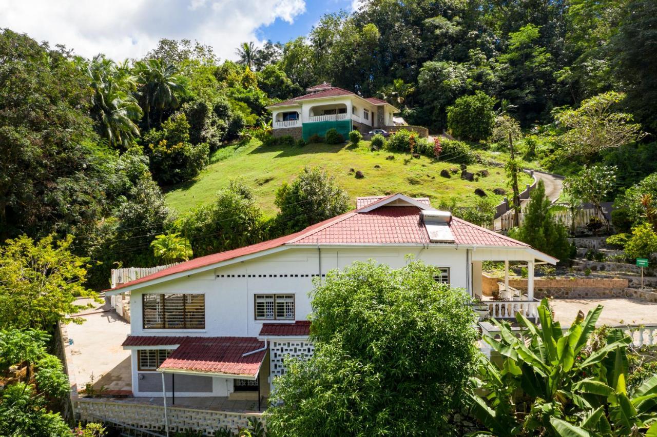 Janes' Serenity Guesthouse Anse a La Mouche Exterior photo